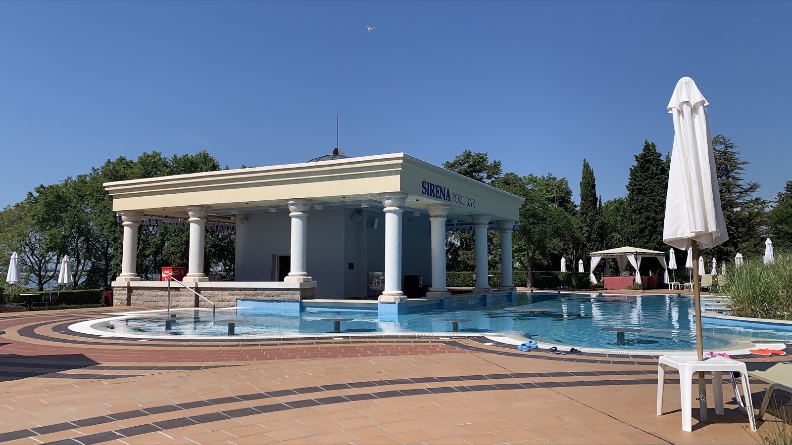 poolbar1